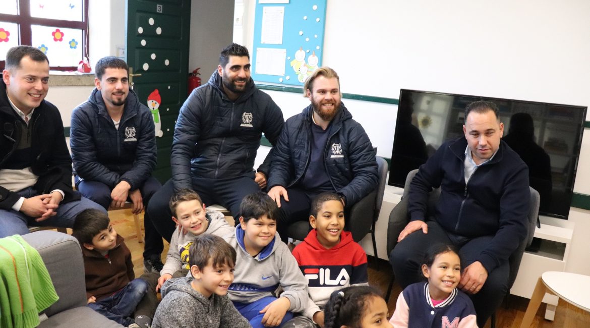 Hóquei em Patins do CD Póvoa visita o Instituto Maria Paz Varzim